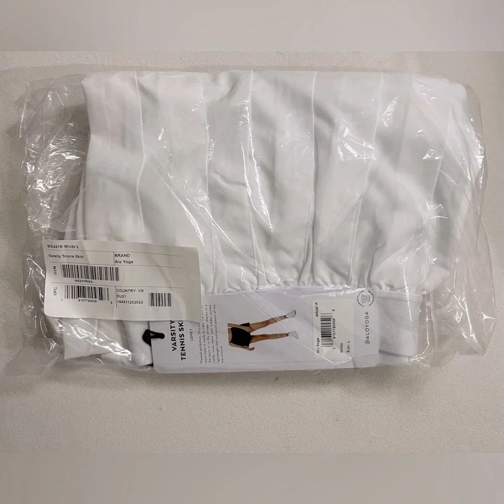 NWT Alo Yoga Varsity Tennis Skirt in White Shorts Underneath Size L